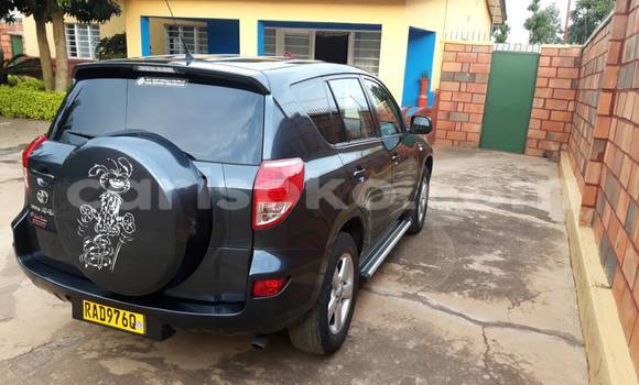 Acheter Occasion Voiture Toyota RAV4 Noir à Kigali au Rwanda Acheter Occasion Voiture Toyota RAV4 Noir à Kigali au Rwanda