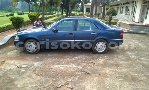 Acheter Occasion Voiture Mercedes‒Benz 200 Bleu à Kigali au Rwanda Acheter Occasion Voiture Mercedes‒Benz 200 Bleu à Kigali au Rwanda
