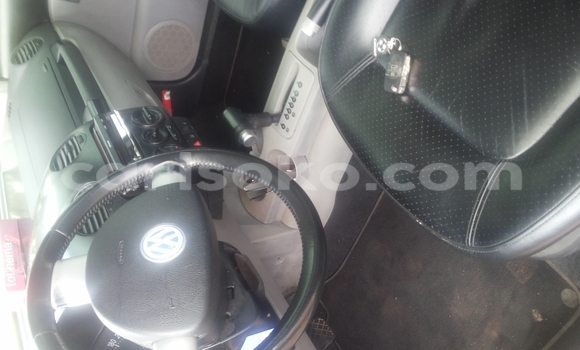 اشتري مستعمل Volkswagen Beetle Blanc سيارة في Kigali في Rwanda