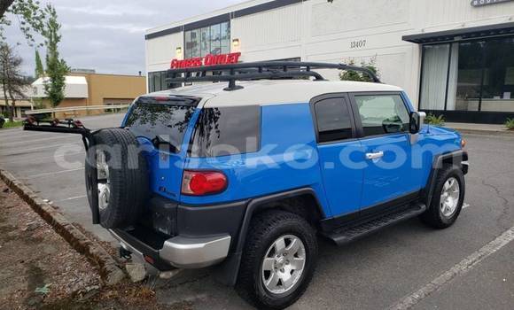 Sayi Imported Toyota FJ Cruiser Bleu Mota in Kigali a Rwanda Sayi Imported Toyota FJ Cruiser Bleu Mota in Kigali a Rwanda