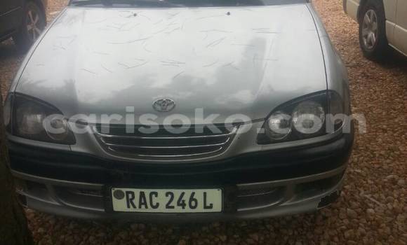Acheter Occasion Voiture Toyota Avensis Gris à Kigali au Rwanda Acheter Occasion Voiture Toyota Avensis Gris à Kigali au Rwanda