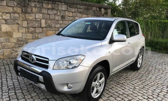 Acheter Occasion Voiture Toyota RAV4 Gris à Kigali au Rwanda Acheter Occasion Voiture Toyota RAV4 Gris à Kigali au Rwanda
