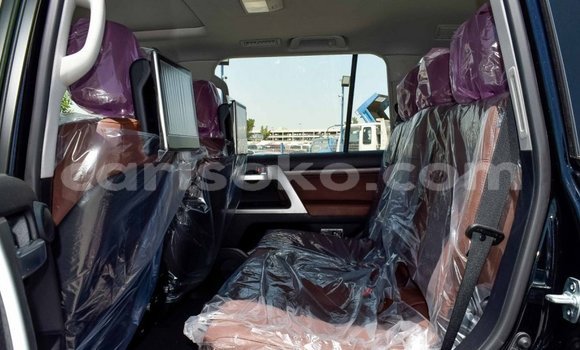 Buy New Toyota Land Cruiser Black Car in Bokwango in Rwanda Buy New Toyota Land Cruiser Black Car in Bokwango in Rwanda