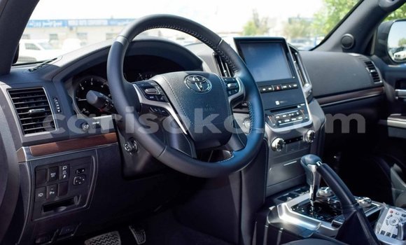Buy New Toyota Land Cruiser Black Car in Bokwango in Rwanda Buy New Toyota Land Cruiser Black Car in Bokwango in Rwanda
