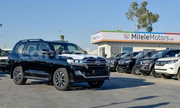 Buy New Toyota Land Cruiser Black Car in Bokwango in Rwanda Buy New Toyota Land Cruiser Black Car in Bokwango in Rwanda