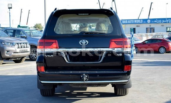Buy New Toyota Land Cruiser Black Car in Bokwango in Rwanda Buy New Toyota Land Cruiser Black Car in Bokwango in Rwanda