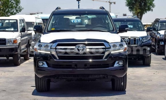 Buy New Toyota Land Cruiser Black Car in Bokwango in Rwanda Buy New Toyota Land Cruiser Black Car in Bokwango in Rwanda