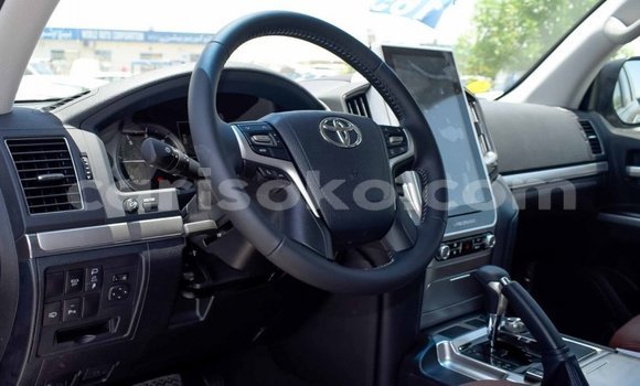 Buy New Toyota Land Cruiser Black Car in Bokwango in Rwanda Buy New Toyota Land Cruiser Black Car in Bokwango in Rwanda