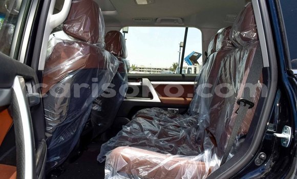 Buy New Toyota Land Cruiser Black Car in Bokwango in Rwanda Buy New Toyota Land Cruiser Black Car in Bokwango in Rwanda