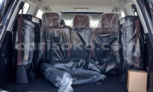 Buy New Toyota Land Cruiser Black Car in Bokwango in Rwanda Buy New Toyota Land Cruiser Black Car in Bokwango in Rwanda