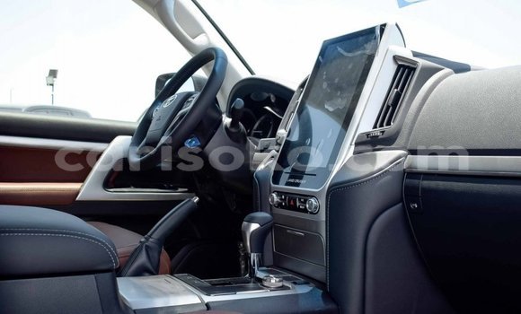 Buy New Toyota Land Cruiser Black Car in Bokwango in Rwanda Buy New Toyota Land Cruiser Black Car in Bokwango in Rwanda