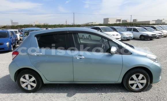 Acheter Occasion Voiture Toyota Vitz Bleu à Kigali, Rwanda Acheter Occasion Voiture Toyota Vitz Bleu à Kigali, Rwanda