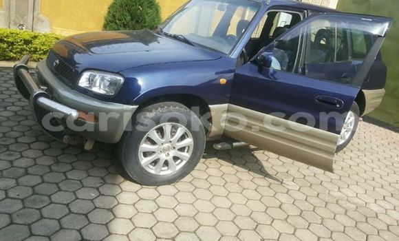 Acheter Occasion Voiture Toyota RAV4 Bleu à Kigali au Rwanda Acheter Occasion Voiture Toyota RAV4 Bleu à Kigali au Rwanda