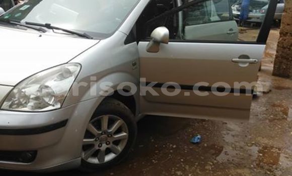 Acheter Occasion Voiture Toyota Corolla Gris à Kigali au Rwanda Acheter Occasion Voiture Toyota Corolla Gris à Kigali au Rwanda