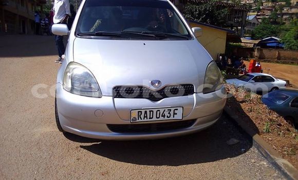 Acheter Occasion Voiture Toyota Vitz Gris à Kigali au Rwanda Acheter Occasion Voiture Toyota Vitz Gris à Kigali au Rwanda