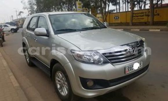 Sayi Na hannu Toyota Fortuner Gris Mota in Kigali a Rwanda Sayi Na hannu Toyota Fortuner Gris Mota in Kigali a Rwanda