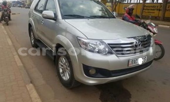 Sayi Na hannu Toyota Fortuner Gris Mota in Kigali a Rwanda Sayi Na hannu Toyota Fortuner Gris Mota in Kigali a Rwanda