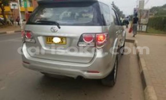 Sayi Na hannu Toyota Fortuner Gris Mota in Kigali a Rwanda Sayi Na hannu Toyota Fortuner Gris Mota in Kigali a Rwanda