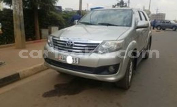 Sayi Na hannu Toyota Fortuner Gris Mota in Kigali a Rwanda Sayi Na hannu Toyota Fortuner Gris Mota in Kigali a Rwanda