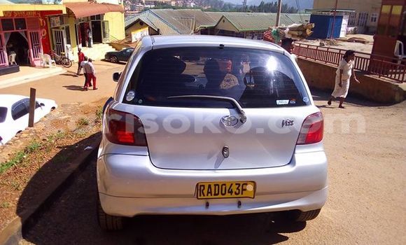 Acheter Occasion Voiture Toyota Vitz Gris à Kigali, Rwanda Acheter Occasion Voiture Toyota Vitz Gris à Kigali, Rwanda