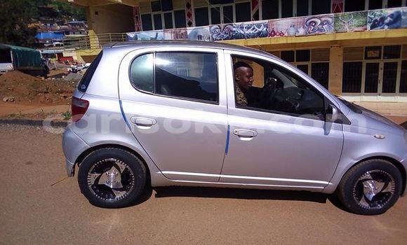 Acheter Occasion Voiture Toyota Vitz Gris à Kigali, Rwanda Acheter Occasion Voiture Toyota Vitz Gris à Kigali, Rwanda