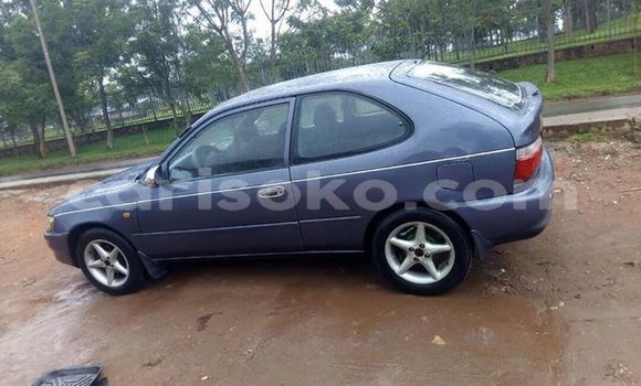 Acheter Occasion Voiture Toyota Corolla Bleu à Kigali, Rwanda Acheter Occasion Voiture Toyota Corolla Bleu à Kigali, Rwanda