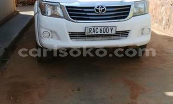 Acheter Occasion Voiture Toyota Hilux Blanc à Kigali au Rwanda Acheter Occasion Voiture Toyota Hilux Blanc à Kigali au Rwanda