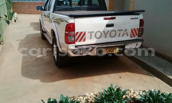 Acheter Occasion Voiture Toyota Hilux Blanc à Kigali, Rwanda Acheter Occasion Voiture Toyota Hilux Blanc à Kigali, Rwanda