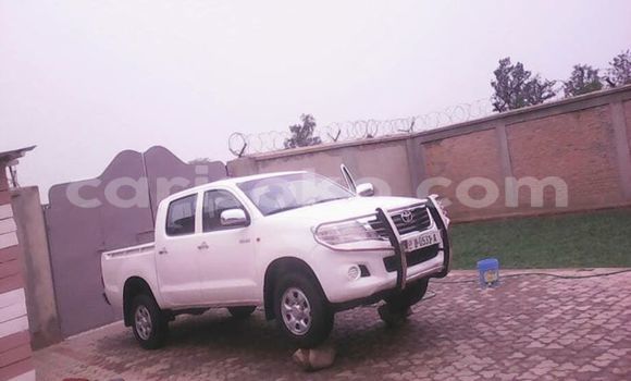 Acheter Occasion Voiture Toyota Hilux Blanc à Kigali, Rwanda Acheter Occasion Voiture Toyota Hilux Blanc à Kigali, Rwanda