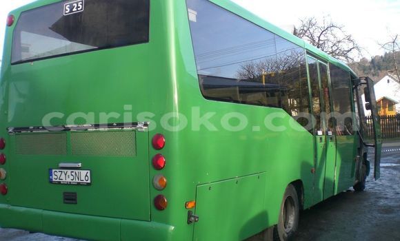 Acheter Occasion Utilitaire Mercedes‒Benz 814 Vert à Kigali, Rwanda Acheter Occasion Utilitaire Mercedes‒Benz 814 Vert à Kigali, Rwanda