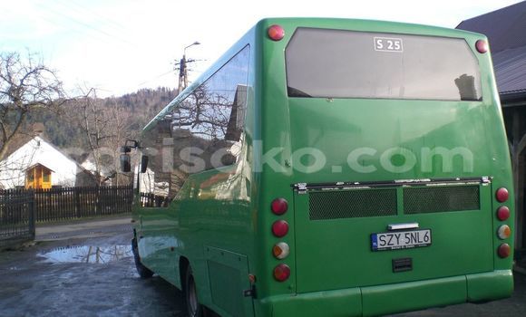 Acheter Occasion Utilitaire Mercedes‒Benz 814 Vert à Kigali, Rwanda Acheter Occasion Utilitaire Mercedes‒Benz 814 Vert à Kigali, Rwanda