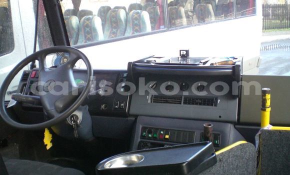 Acheter Occasion Utilitaire Mercedes‒Benz 814 Vert à Kigali, Rwanda Acheter Occasion Utilitaire Mercedes‒Benz 814 Vert à Kigali, Rwanda