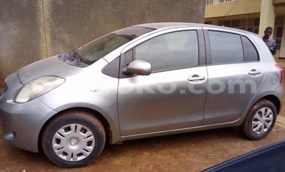 Acheter Occasion Voiture Toyota Yaris Gris à Kigali, Rwanda Acheter Occasion Voiture Toyota Yaris Gris à Kigali, Rwanda