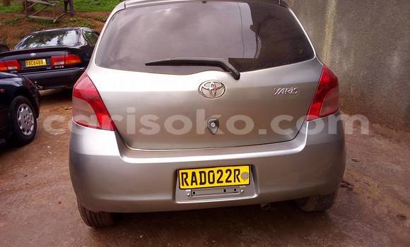Acheter Occasion Voiture Toyota Yaris Gris à Kigali, Rwanda Acheter Occasion Voiture Toyota Yaris Gris à Kigali, Rwanda