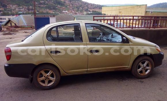 Acheter Occasion Voiture Toyota Echo Beige à Kigali, Rwanda Acheter Occasion Voiture Toyota Echo Beige à Kigali, Rwanda