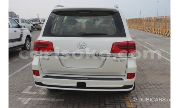 Acheter Import Voiture Toyota Land Cruiser Blanc à Import - Dubai, Rwanda Acheter Import Voiture Toyota Land Cruiser Blanc à Import - Dubai, Rwanda