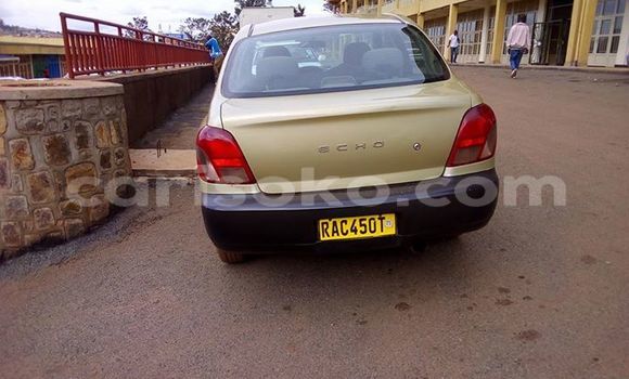 Acheter Occasion Voiture Toyota Echo Beige à Kigali, Rwanda Acheter Occasion Voiture Toyota Echo Beige à Kigali, Rwanda