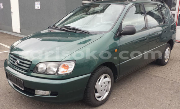 Sayi Na hannu Toyota Picnic Vert Mota in Gasarenda a Rwanda Sayi Na hannu Toyota Picnic Vert Mota in Gasarenda a Rwanda