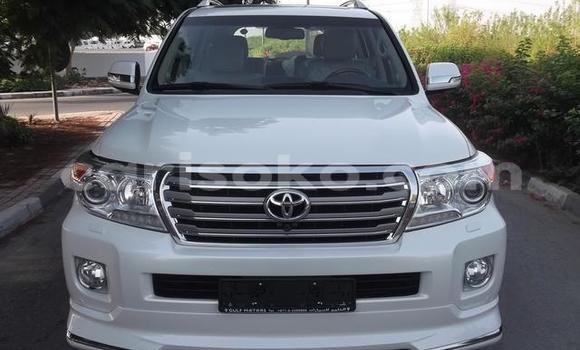 Acheter Occasion Voiture Toyota Land Cruiser Blanc à Kigali au Rwanda Acheter Occasion Voiture Toyota Land Cruiser Blanc à Kigali au Rwanda