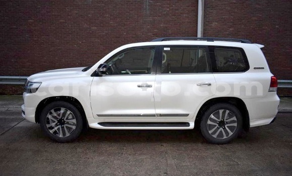 Acheter Occasion Voiture Toyota Land Cruiser Blanc à Kigali au Rwanda Acheter Occasion Voiture Toyota Land Cruiser Blanc à Kigali au Rwanda