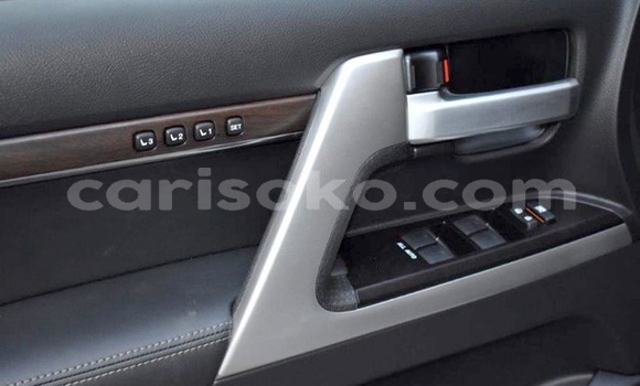 Acheter Occasion Voiture Toyota Land Cruiser Blanc à Kigali, Rwanda Acheter Occasion Voiture Toyota Land Cruiser Blanc à Kigali, Rwanda