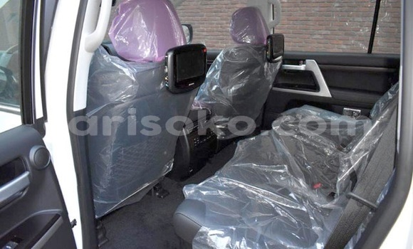 Acheter Occasion Voiture Toyota Land Cruiser Blanc à Kigali, Rwanda Acheter Occasion Voiture Toyota Land Cruiser Blanc à Kigali, Rwanda