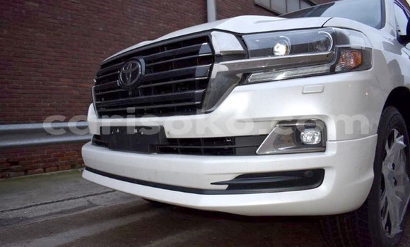 Acheter Occasion Voiture Toyota Land Cruiser Blanc à Kigali, Rwanda Acheter Occasion Voiture Toyota Land Cruiser Blanc à Kigali, Rwanda