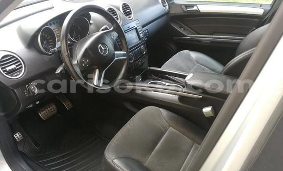 Acheter Occasion Voiture Mercedes-Benz ML–Class Gris à Kigali, Rwanda Acheter Occasion Voiture Mercedes-Benz ML–Class Gris à Kigali, Rwanda