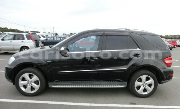 Acheter Occasion Voiture Mercedes‒Benz ML-Class Noir à Kigali au Rwanda Acheter Occasion Voiture Mercedes‒Benz ML-Class Noir à Kigali au Rwanda