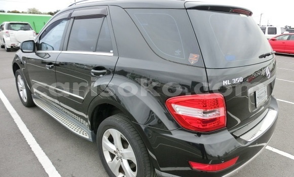 Acheter Occasion Voiture Mercedes-Benz ML–Class Noir à Kigali, Rwanda Acheter Occasion Voiture Mercedes-Benz ML–Class Noir à Kigali, Rwanda