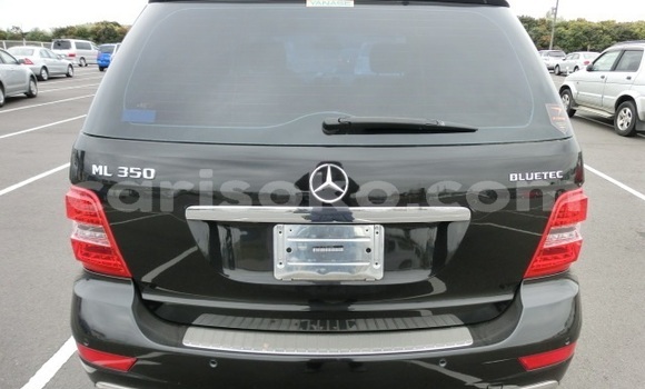 Acheter Occasion Voiture Mercedes-Benz ML–Class Noir à Kigali, Rwanda Acheter Occasion Voiture Mercedes-Benz ML–Class Noir à Kigali, Rwanda