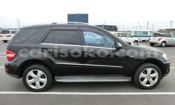 Acheter Occasion Voiture Mercedes-Benz ML–Class Noir à Kigali, Rwanda Acheter Occasion Voiture Mercedes-Benz ML–Class Noir à Kigali, Rwanda