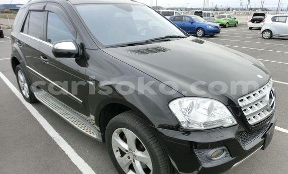 Acheter Occasion Voiture Mercedes-Benz ML–Class Noir à Kigali, Rwanda Acheter Occasion Voiture Mercedes-Benz ML–Class Noir à Kigali, Rwanda