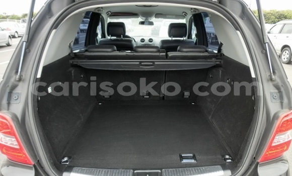 Acheter Occasion Voiture Mercedes-Benz ML–Class Noir à Kigali, Rwanda Acheter Occasion Voiture Mercedes-Benz ML–Class Noir à Kigali, Rwanda